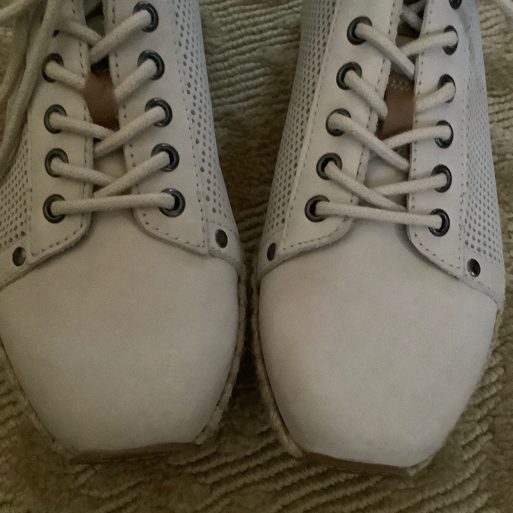 Shoe - Picture 6 of 6